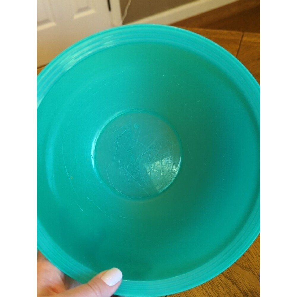 Tupperware Set of Two Plastic Storage Bowls in Teal and Blue 2.5L - Picture 6 of 8